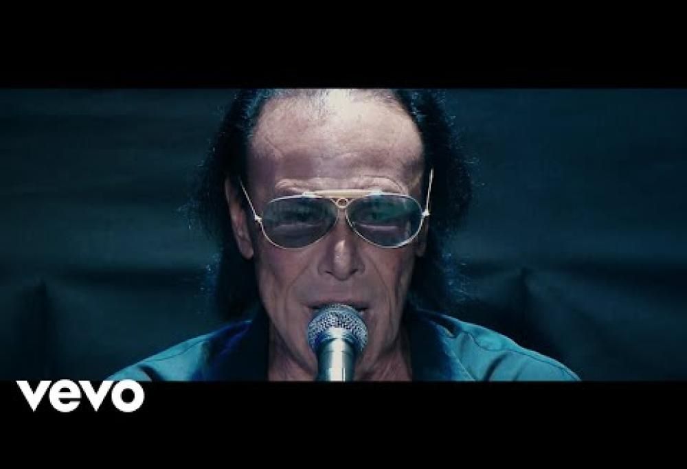 Antonello Venditti  festeggia Notte prima degli esami  con un grande concerto