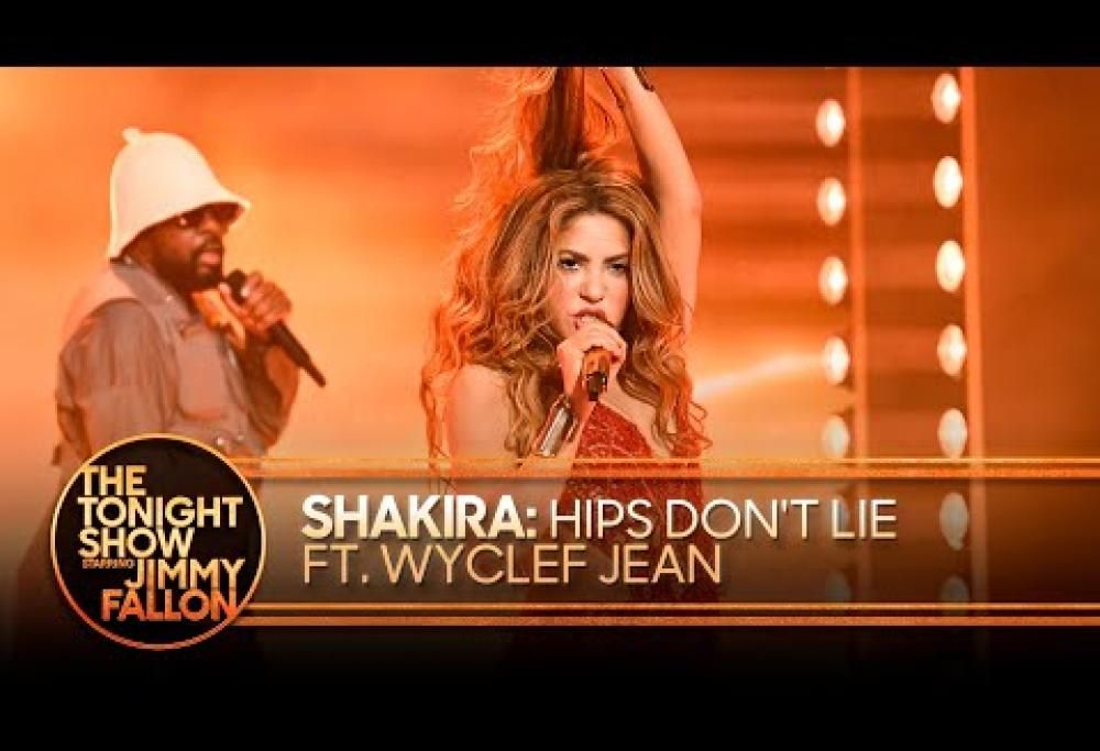 Shakira celebra il 20° anniversario di Hips Don’t Lie. Il video