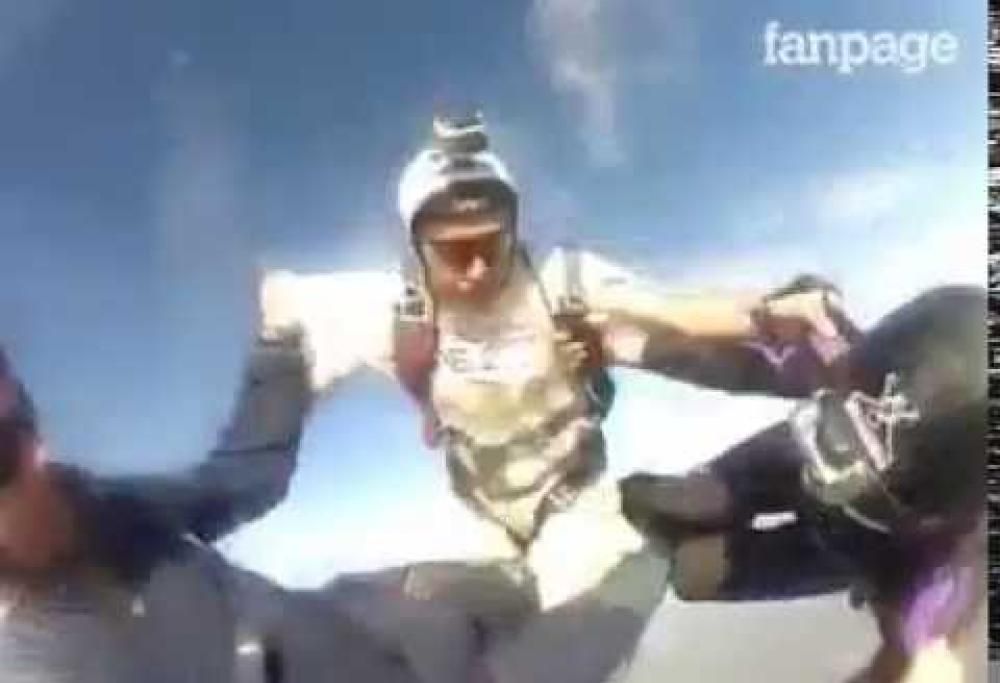Si lancia col paracadute, ma qualcosa va storto…