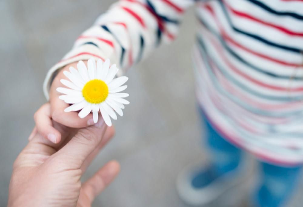 Le persone gentili vivono meglio e più a lungo: lo studio