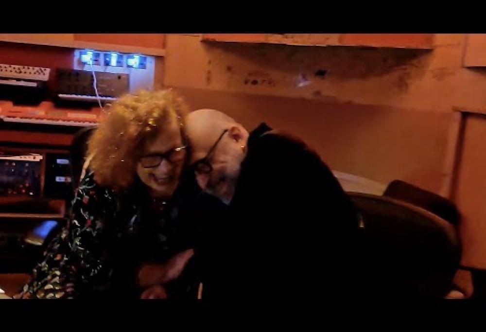 Mario Biondi e Sarah Jane Morris rendono omaggio a Roberta Flack: il video di Back Together Again