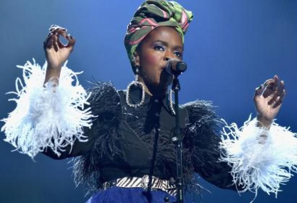 Lauryn Hill si riunisce agli ex Fugees  e canta Killing Me Softly: il video