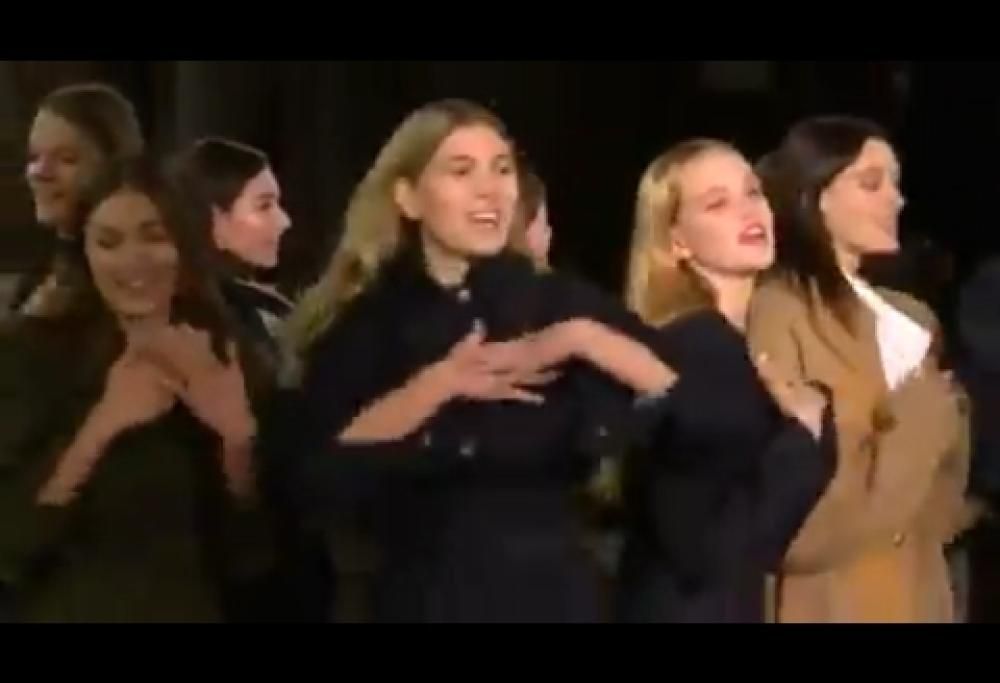 George Michael: il tributo durante la sfilata di Stella McCartney