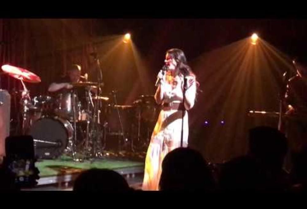 Lana Del Rey suona live la nuova canzone “Love”