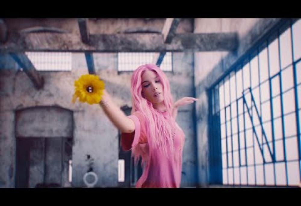 Marshmello & Halsey – Be Kind