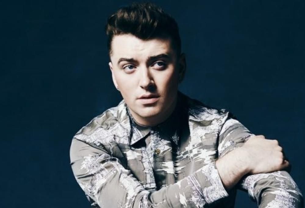 George Michael: Sam Smith gli rende omaggio cantando Father Figure