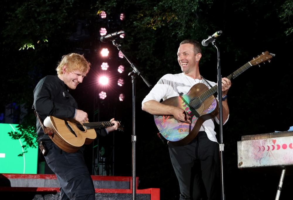 Chris Martin ed Ed Sheeran suonano insieme al Global Citizen Fest. Il video