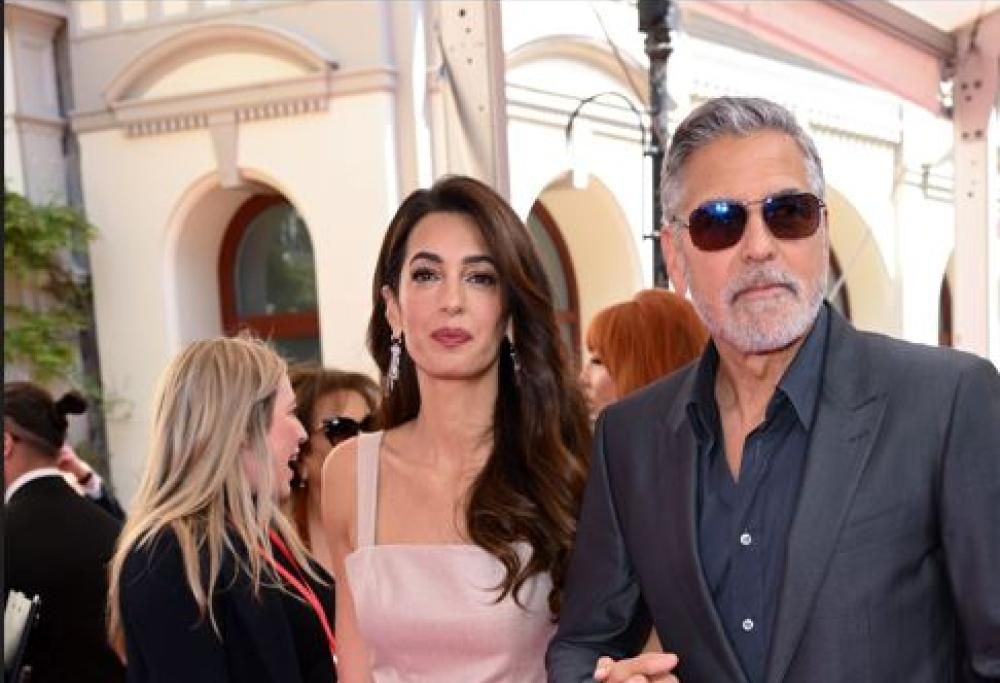 George Clooney beato in Sicilia: il video e le foto