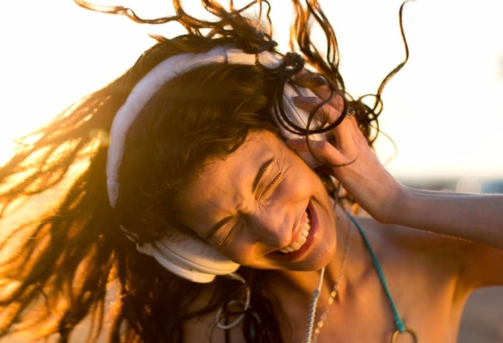 Perché certe canzoni ci rimangono in testa e come liberarsene