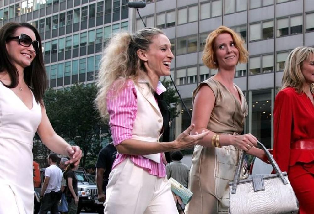 Sex and the City compie 25 anni. Tutte le protagoniste festeggiano. Tranne una