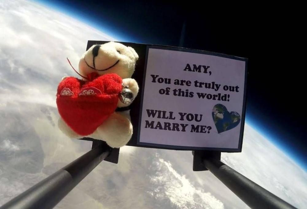 Proposta di matrimonio spaziale. Ecco l’idea di un ragazzo