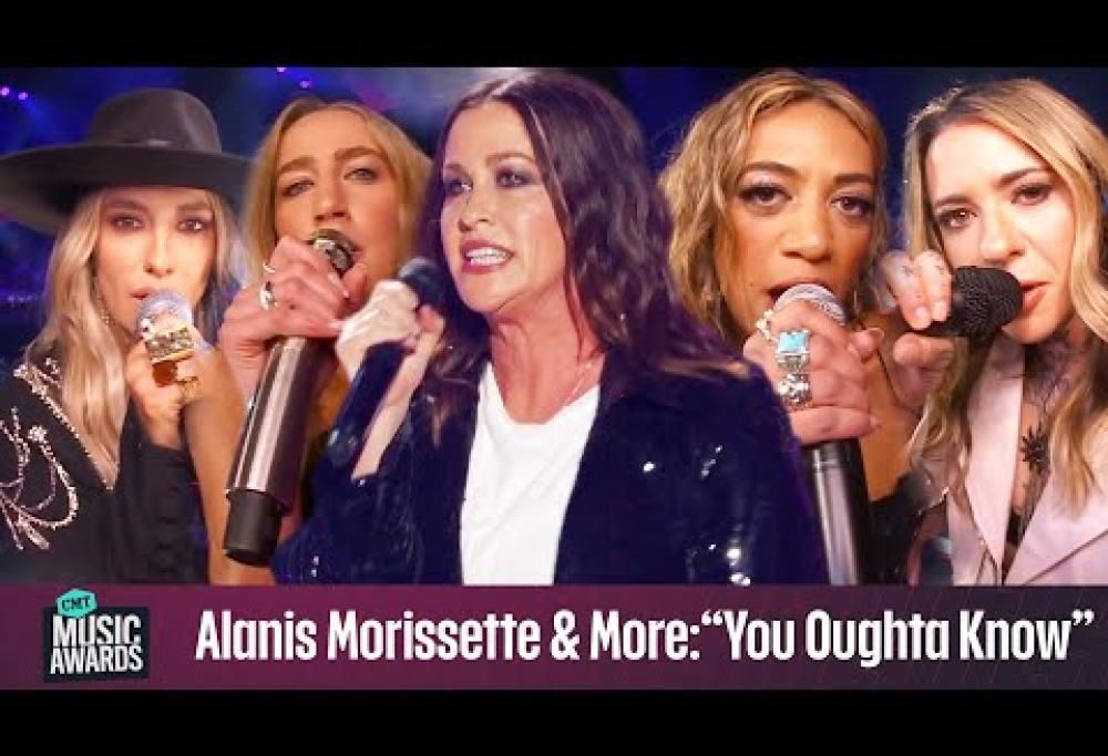 Alanis Morissette  esegue una travolgente versione di You Oughta Know: il video