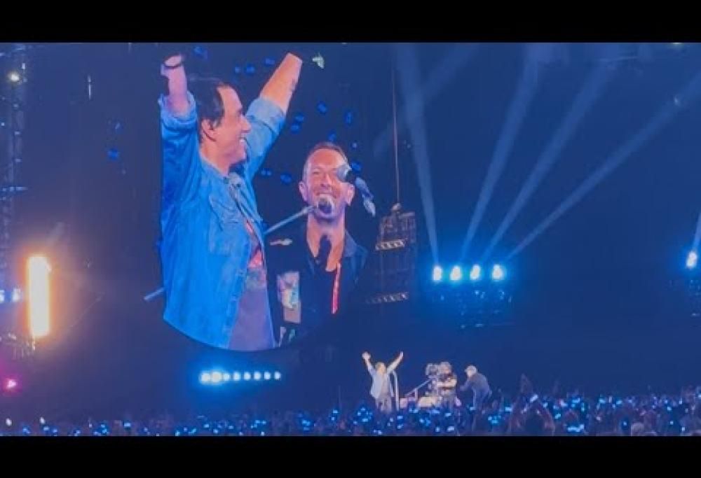 Chris Martin e Ralph Macchio sul palco per Karate Kid: il video