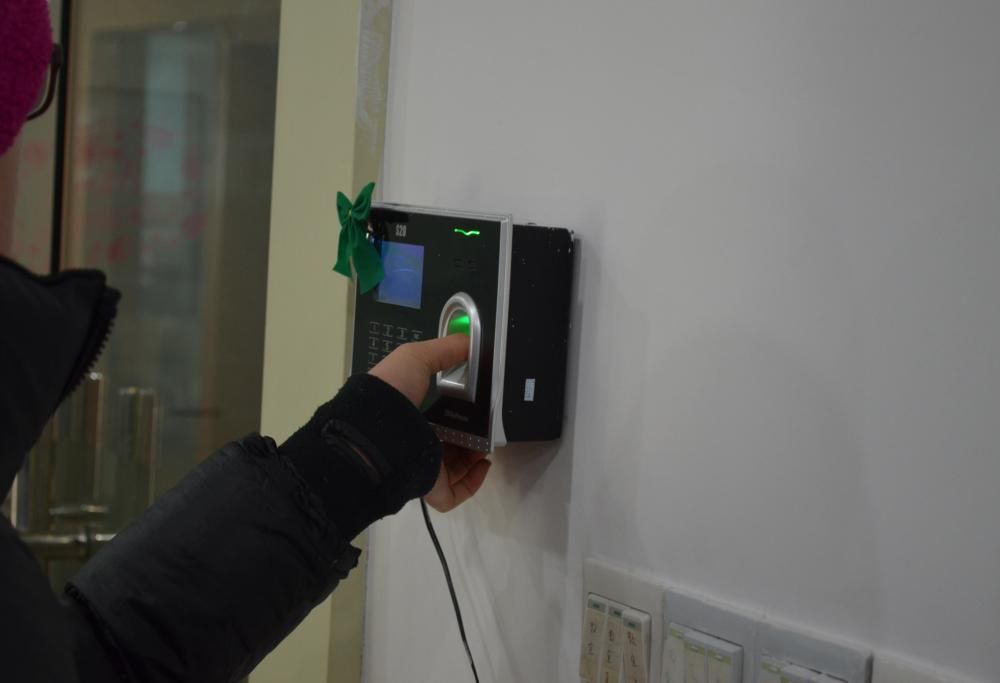 Lettori di impronte digitali per stanare i “furbetti del cartellino”