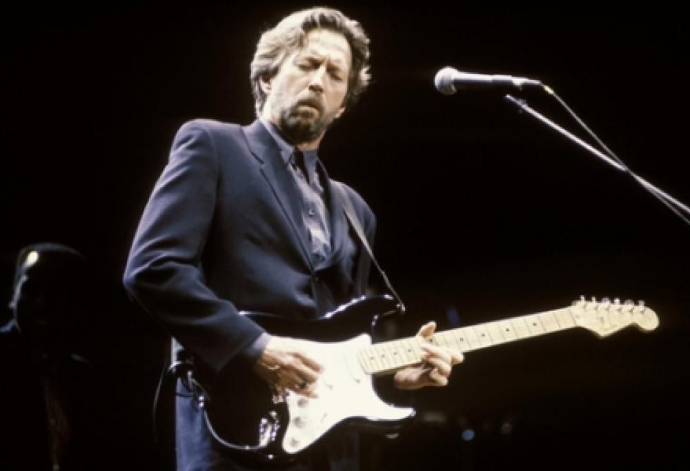 24 giugno 1999: Eric Clapton mette all’asta cento chitarre di sua proprietà