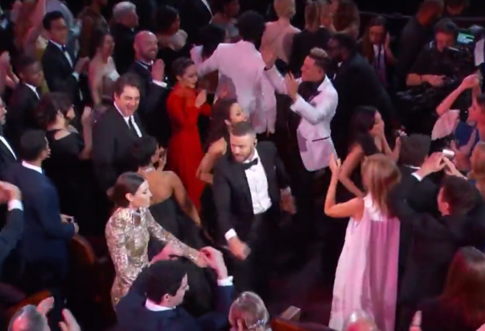 Justin Timberlake canta “Can’t Stop The Feeling” agli Oscar e fa ballare le star. Il video