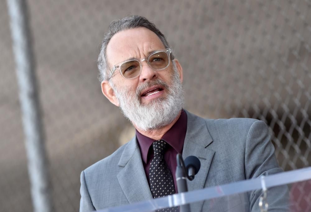 Tom Hanks vuol bere una birra, ma al bar si rifiutano di servirlo e il motivo è incredibile!