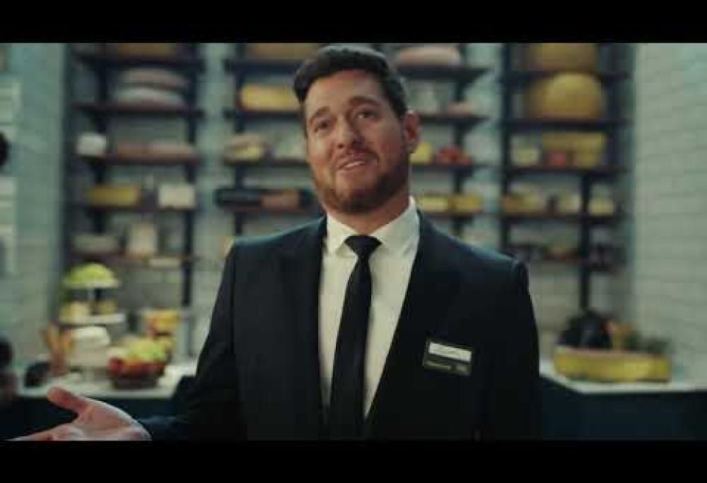 Michael Bublé: ecco l’albero di Natale che si illumina solo cantando le sue canzoni