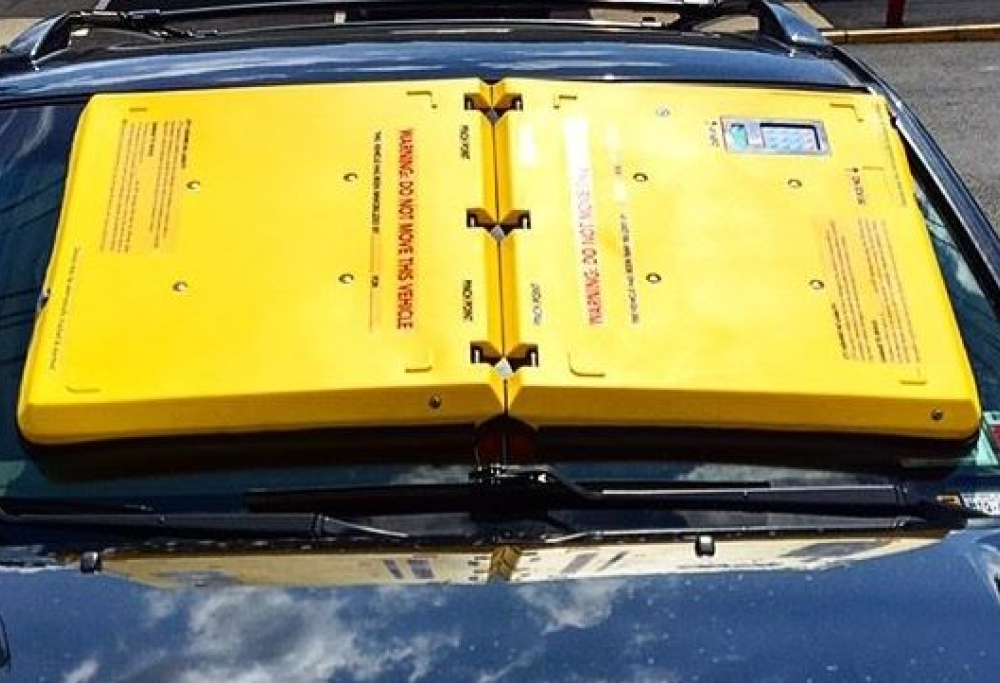 Divieto di sosta. Addio alle ganasce, arriva Barnacle