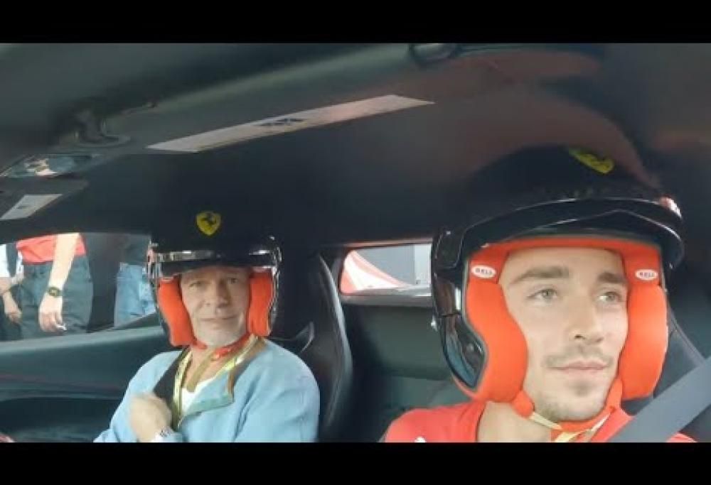 Brad Pitt sulla Ferrari con Leclerc: l’emozionante video