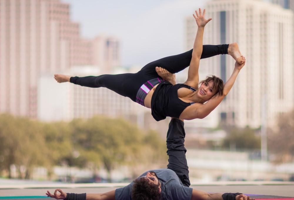 Acroyoga: lo yoga acrobatico per la gravidanza