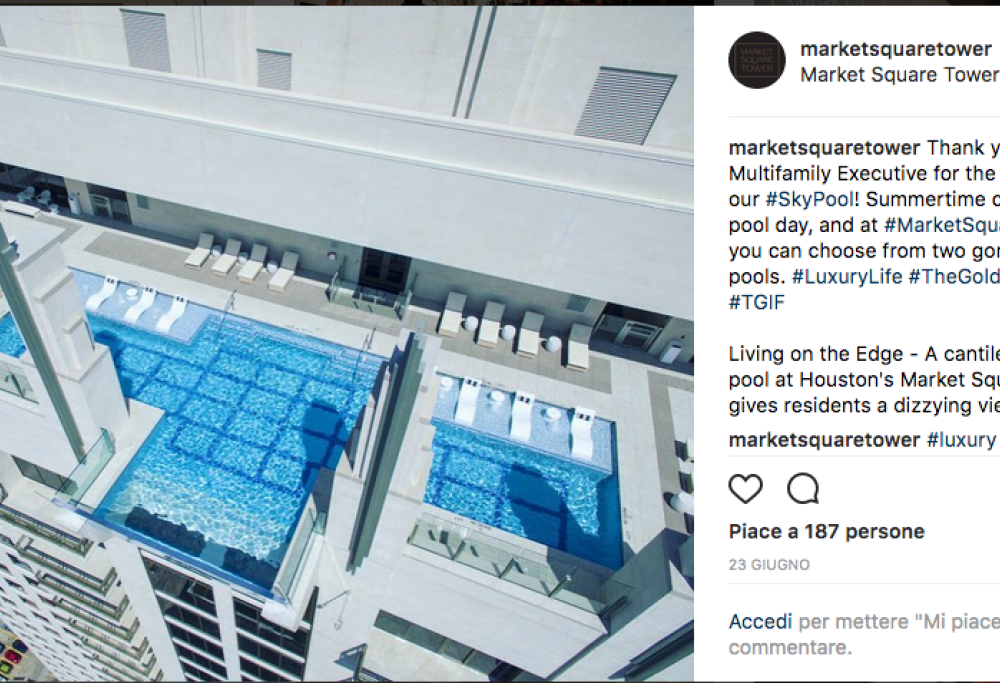 Non crederete ai vostri occhi: vi facciamo vedere l’incredibile piscina panoramica dal fondo trasparente