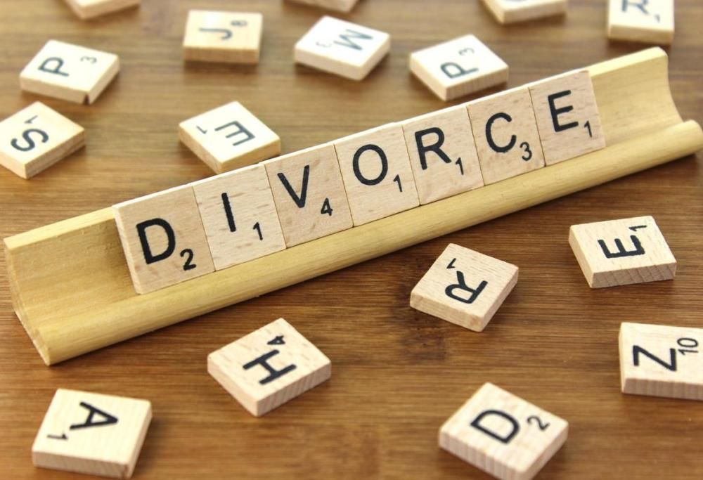Lui non risponde ai messaggi: lei ottiene il divorzio