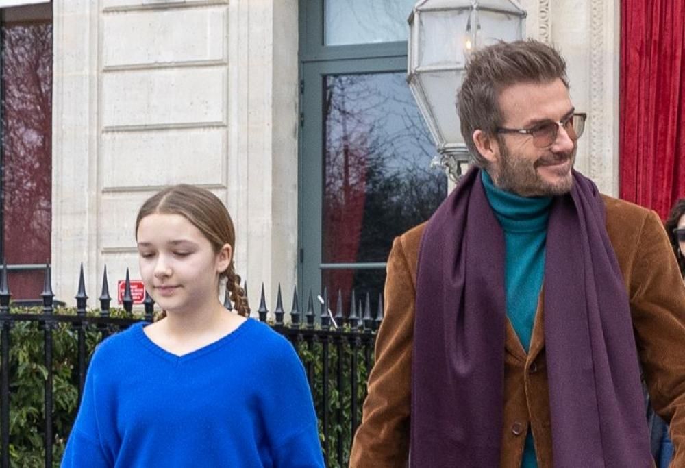 David Beckham in rosa canta felice con la figlia al concerto di Harry Styles: il video