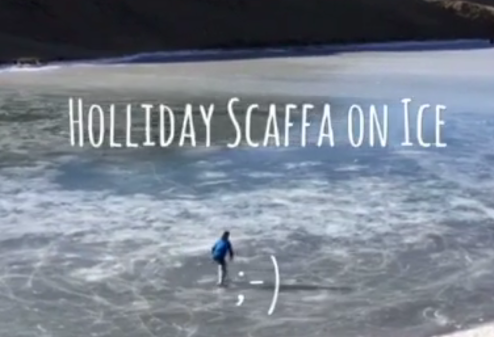 La spettacolare pattinata sul lago di un ragazzino di Pistoia. Guarda il video