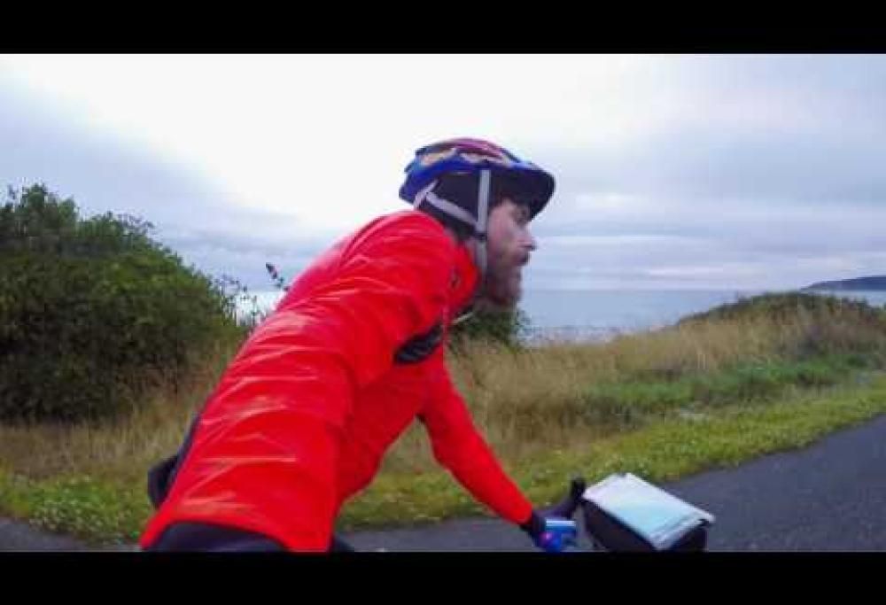 Jovanotti va a farsi un giro in bici in Nuova Zelanda