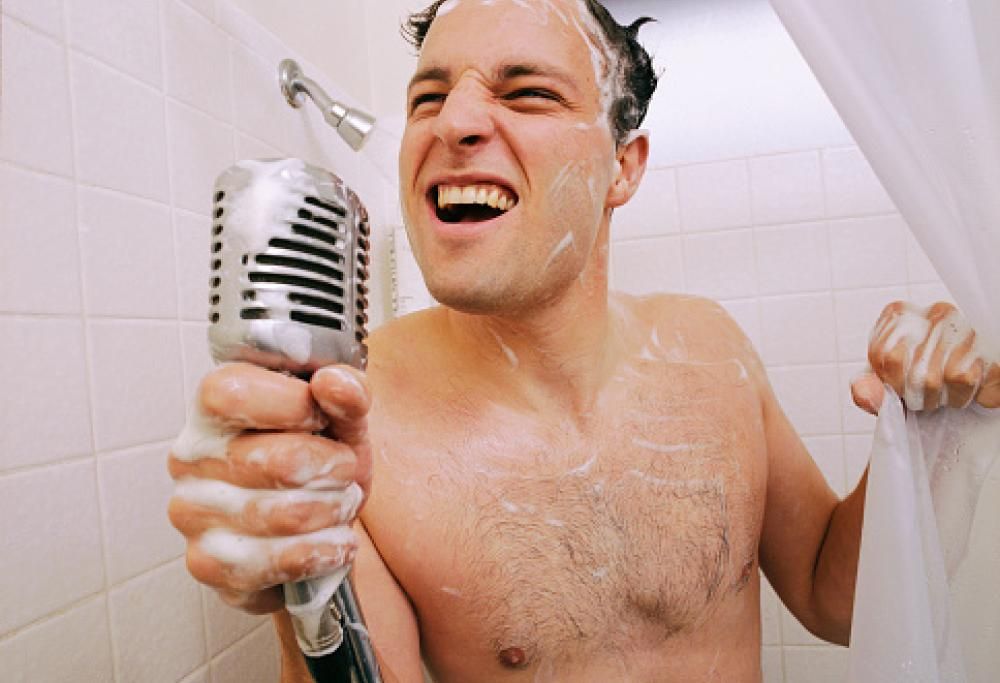 5 canzoni da cantare sotto la doccia
