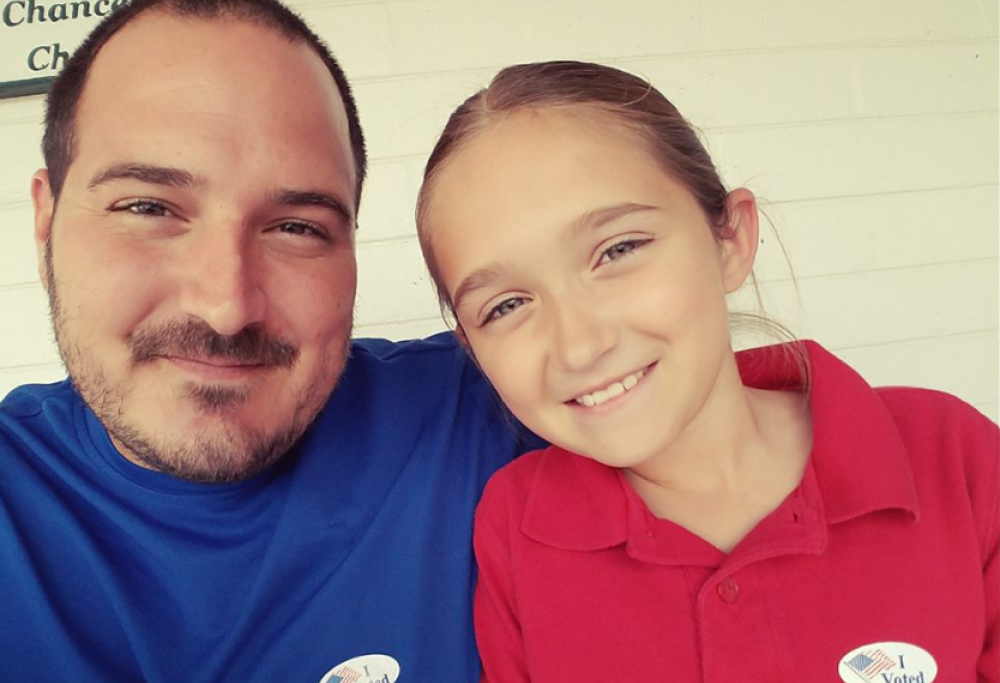 Papà single a scuola alla “Daddy daughter hair factory”