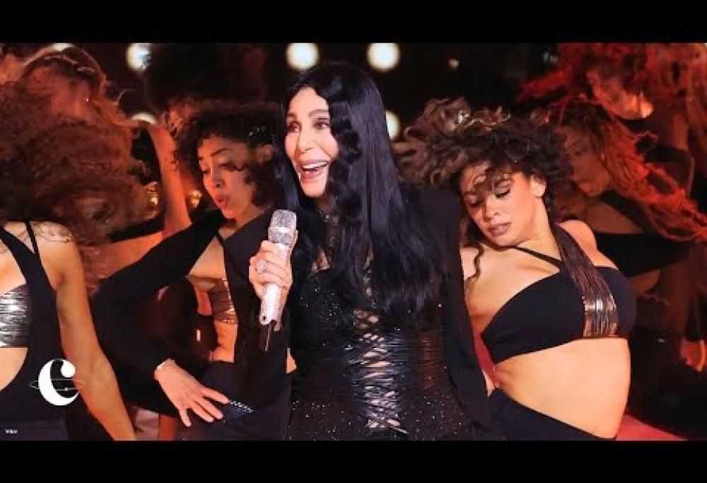 Cher canta Believe allo show di Victoria’s Secret: il video