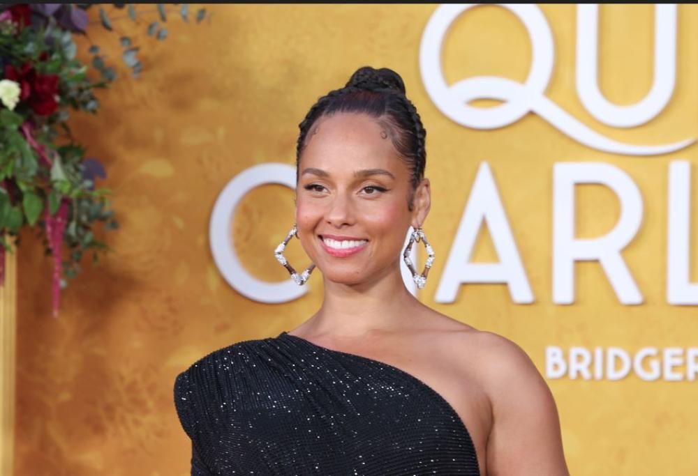 Alicia Keys e la sua orchestra di 70 donne eseguono in costume d’epoca If I Ain’t Got You: il bellissimo video