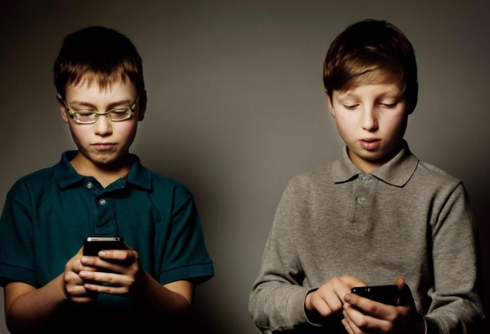 Colorado, i genitori vogliono vietare gli smartphone ai minori di 13 anni