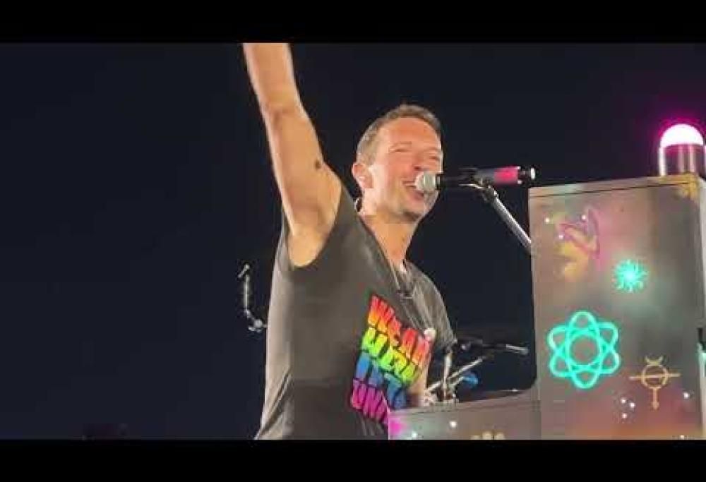 I Coldplay eseguono live una canzone inedita: il video
