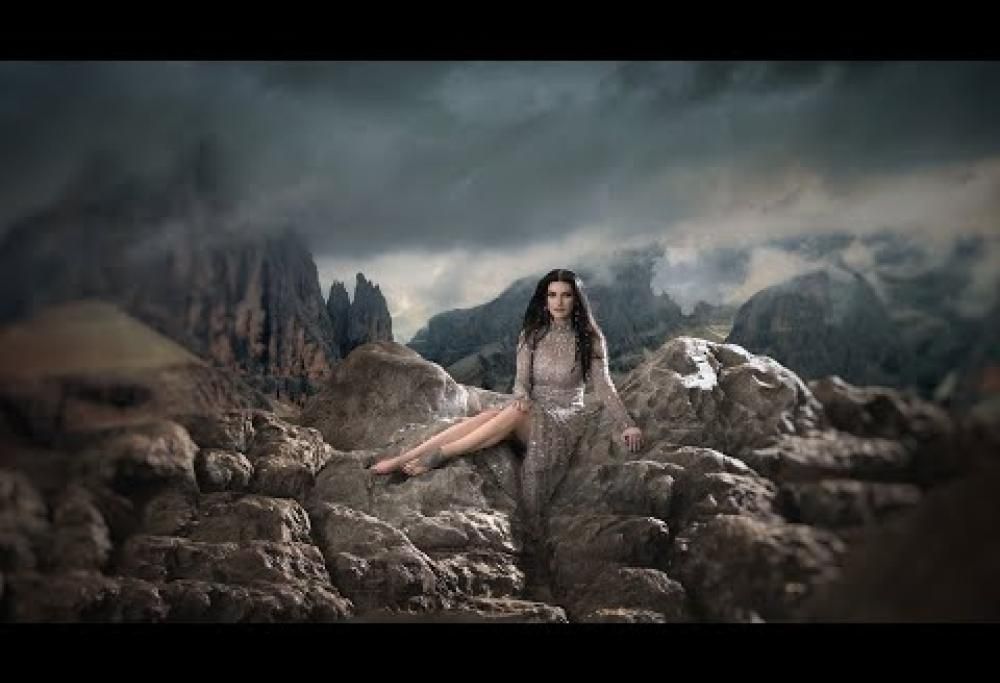 Laura Pausini: guarda il video di La mia storia tra le dita