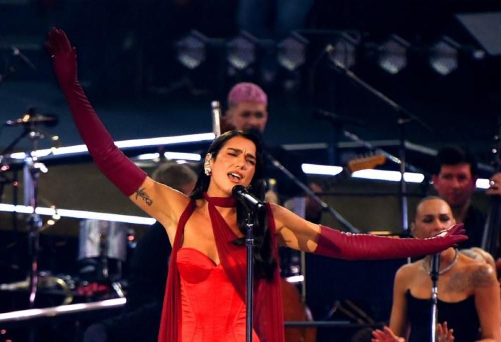 Elton John canta Cold Heart con Dua Lipa alla Royal Albert Hall. Il video