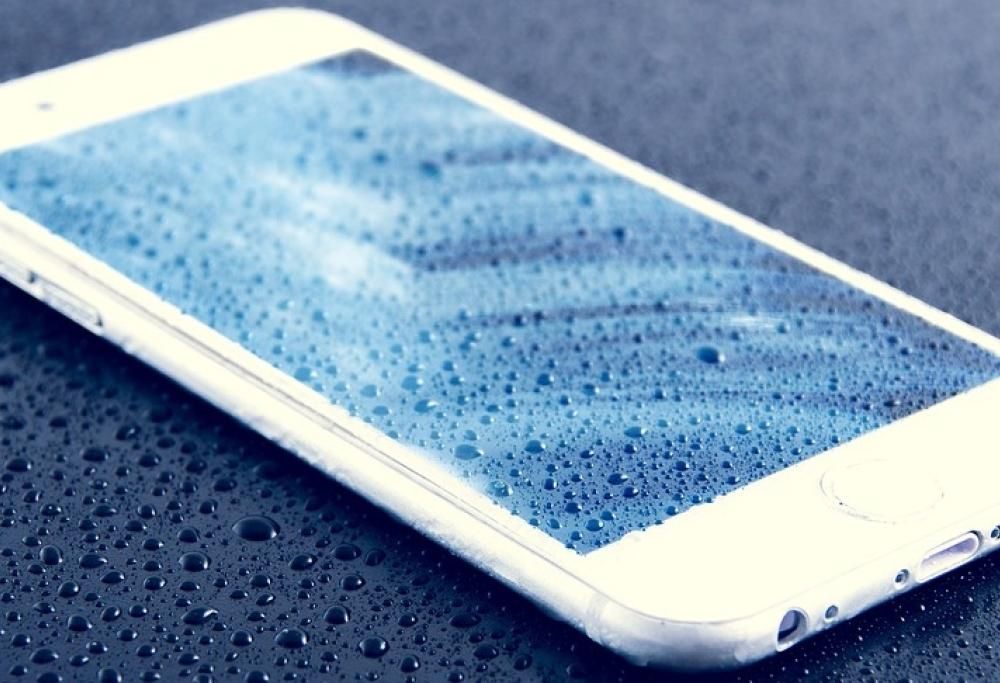Smartphone in acqua? Ecco come comportarsi