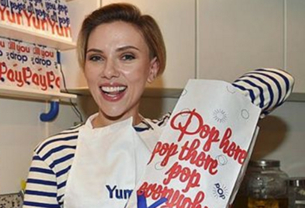 Scarlett Johansson, commessa per un giorno