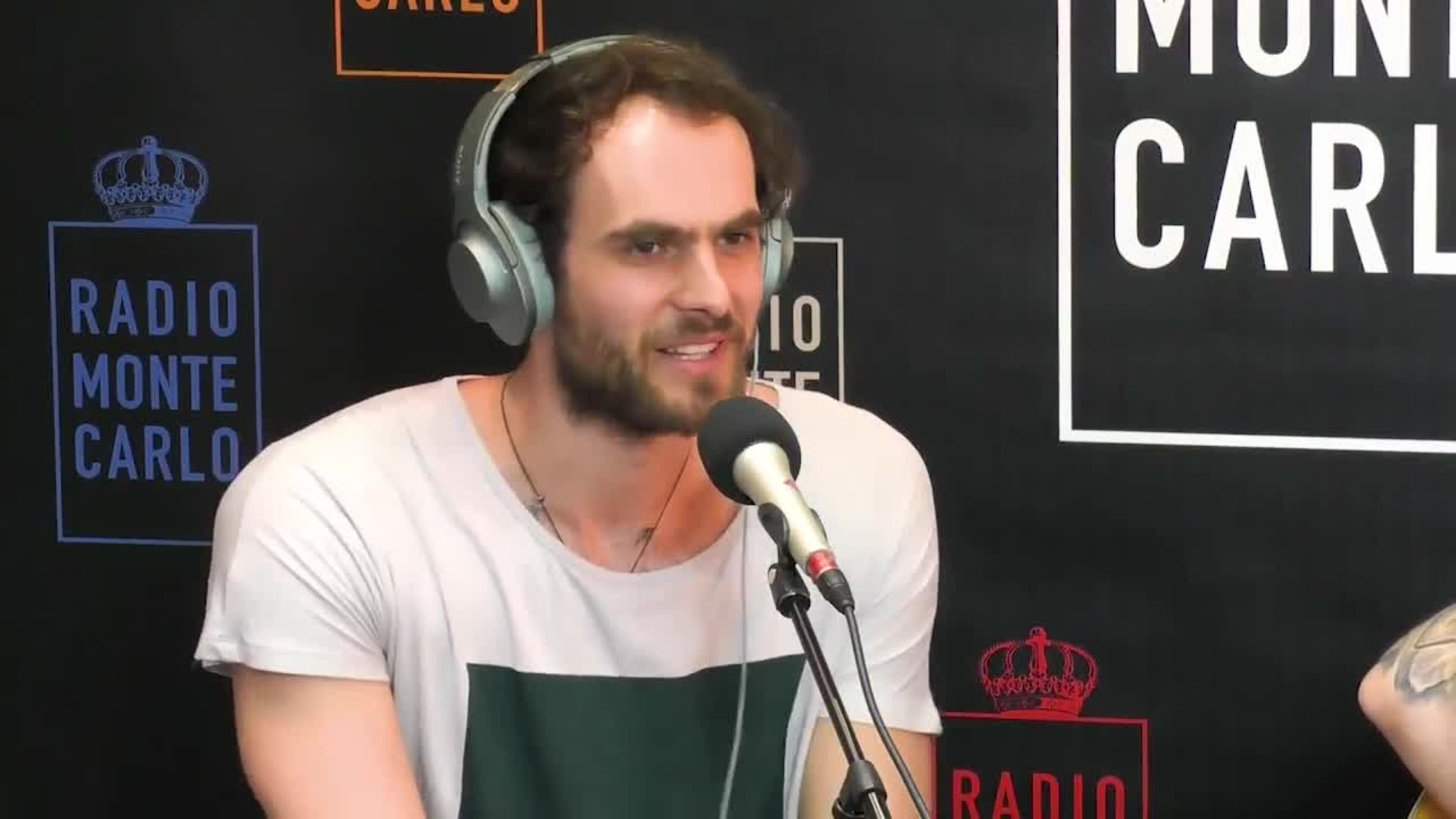 Mihail: l’emozionante live  a radio Monte Carlo. Scopri il  talento dietro il successo di Who You Are!