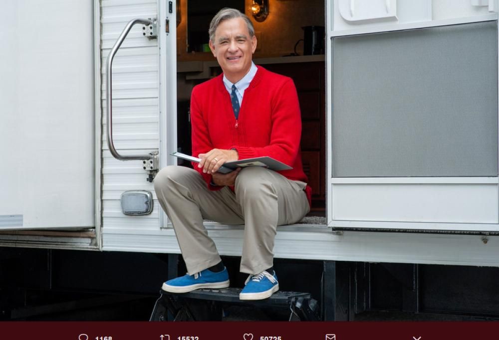 Tom Hanks interpreta Mister Rogers: la prima foto dal set