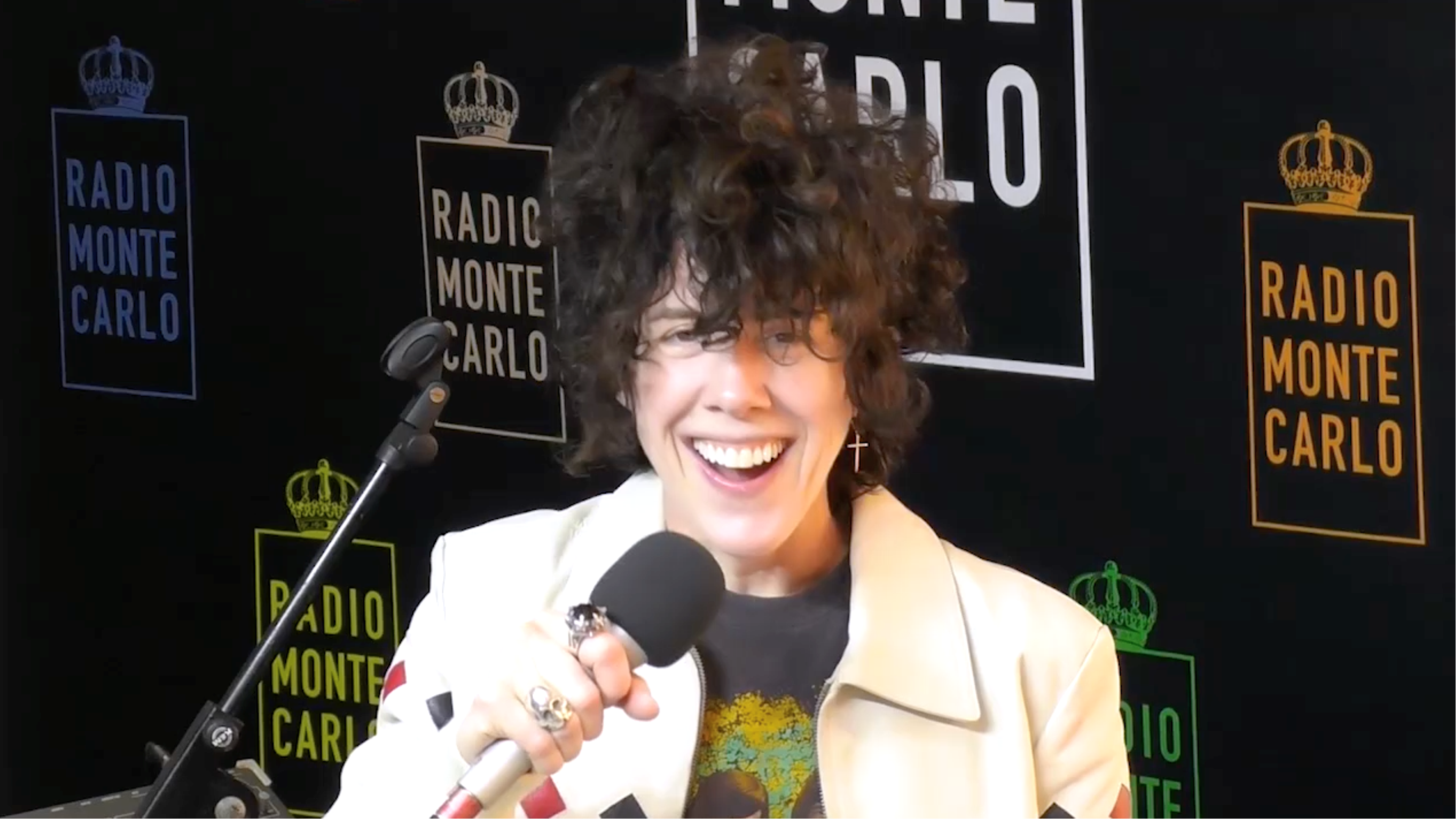 LP  ha una sorpresa per te: guarda il video!