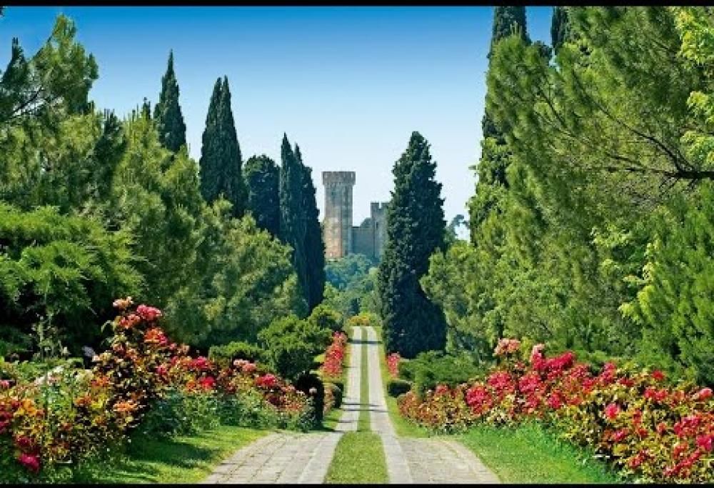Giardini acquatici, torri e roseti: tutte le meraviglie di uno tra i parchi d’Italia più belli