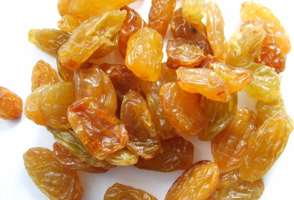 La scuola rimprovera una mamma. La sua colpa? Aver dato alla figlia uva sultanina!