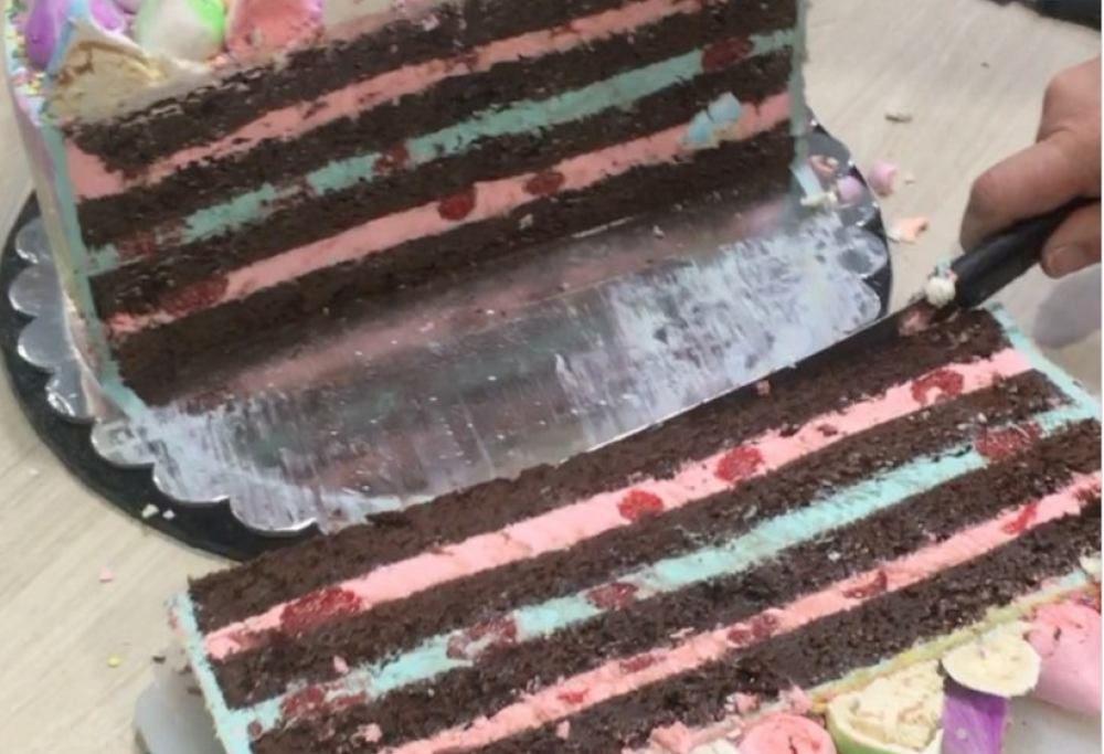 Problemi con il taglio della torta? Ecco come fare fette perfette!