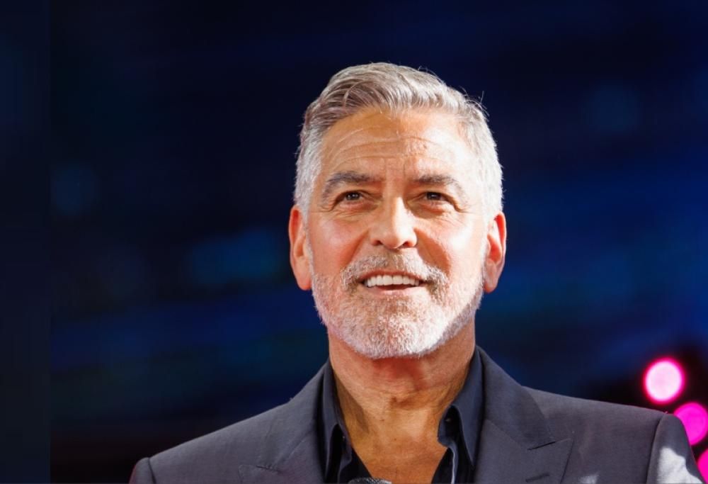 George Clooney saluta Arezzo con un gran buongiorno: il video