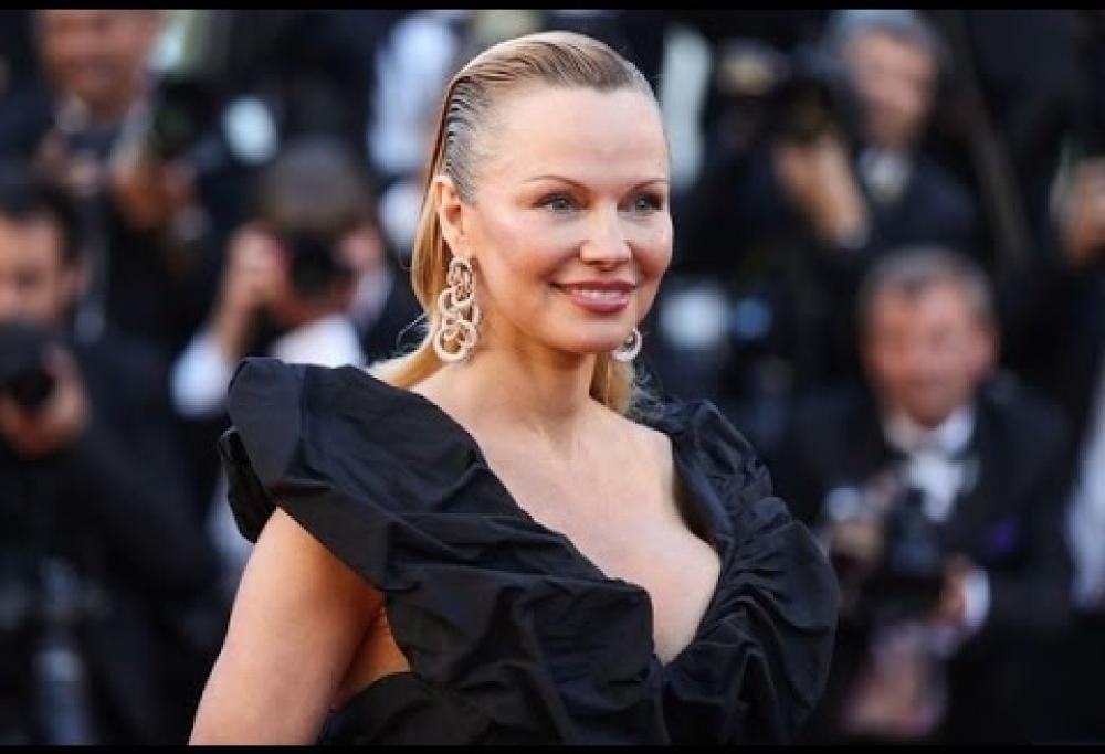 Pamela Anderson irriconoscibile a Cannes!