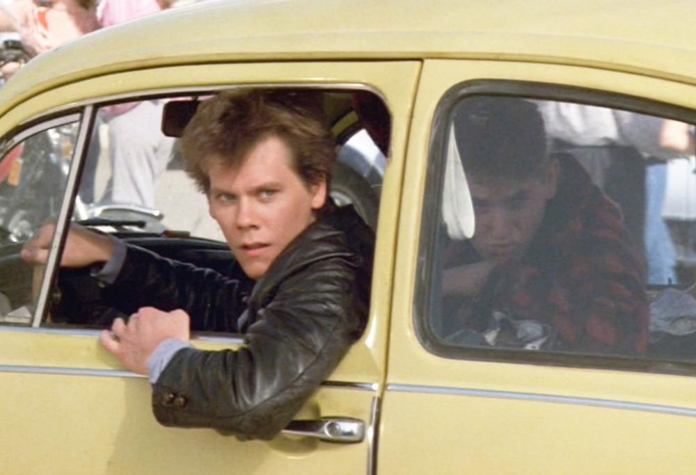 Kevin Bacon torna nel liceo del film Footloose: il video