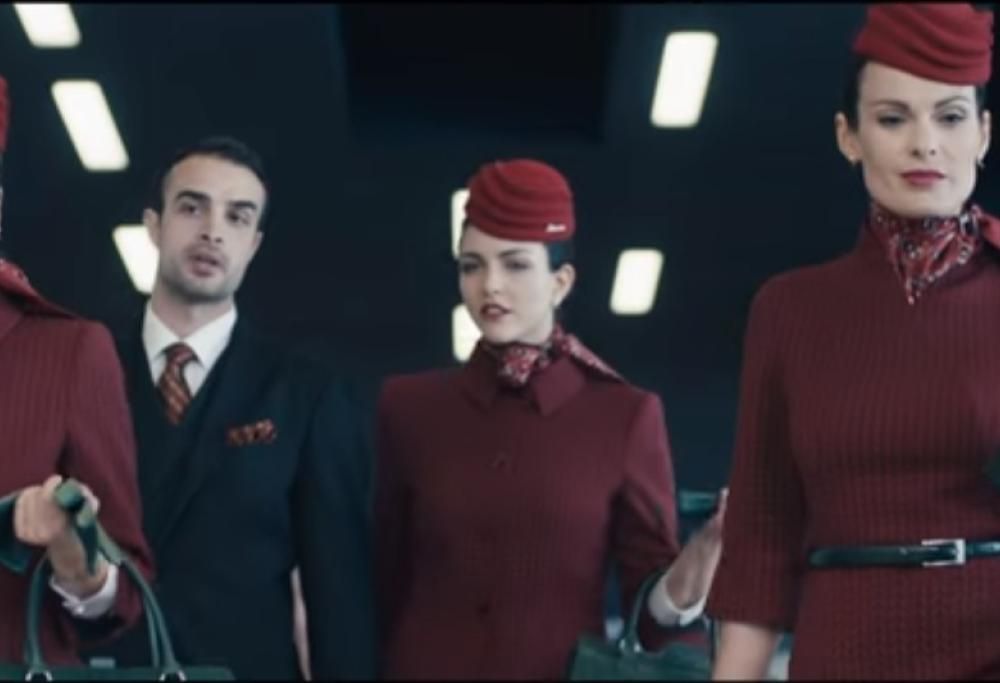 Alitalia, le nuove divise fanno discutere